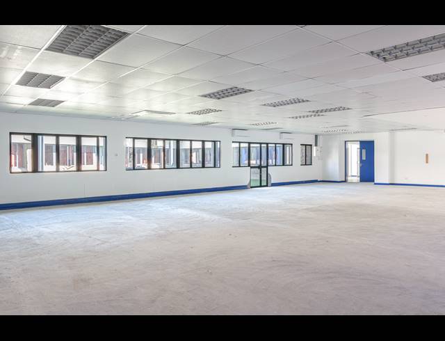 1,610M² OFFICE FOR SALE IN WOODMEAD